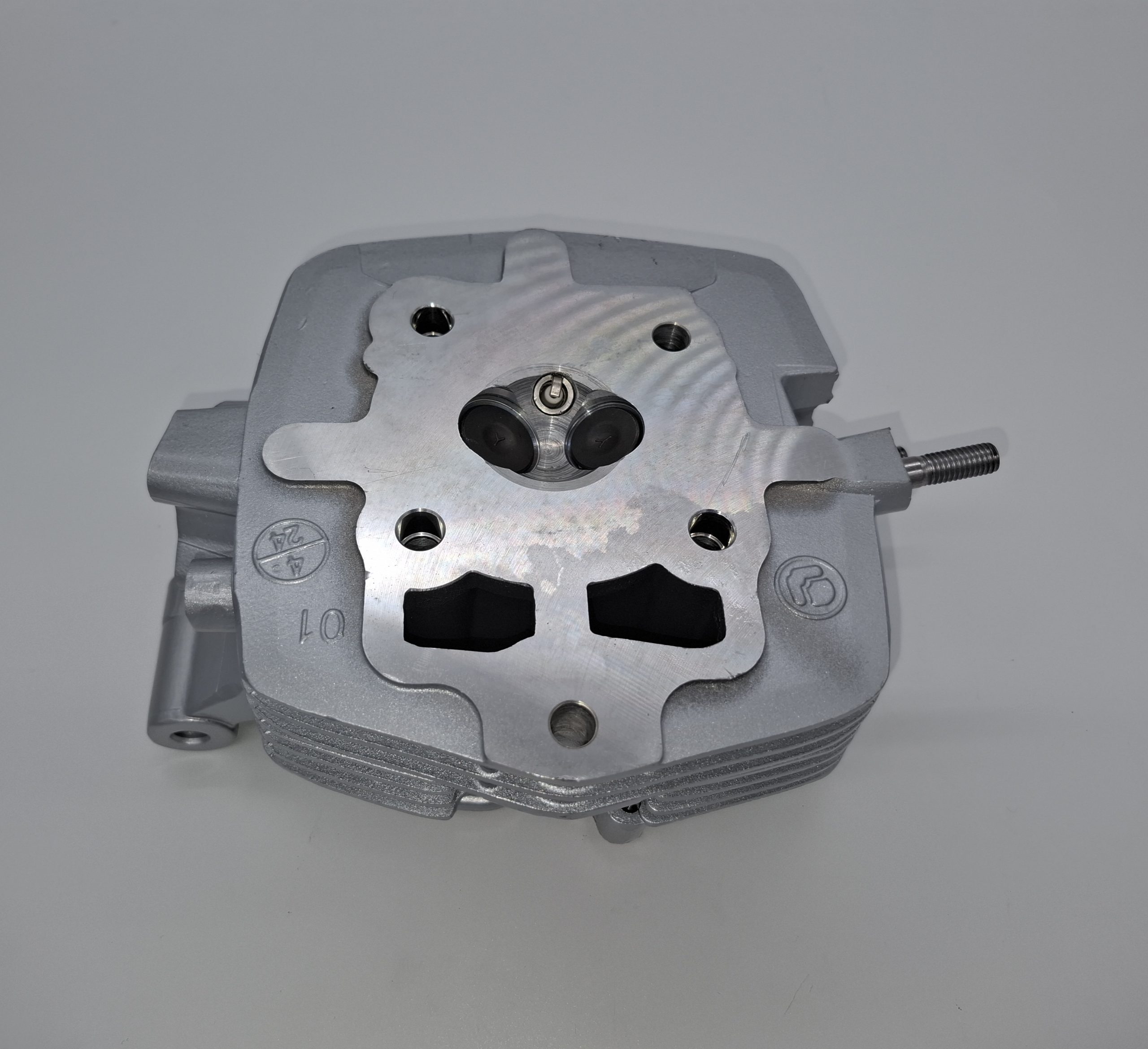 DB50 Cylinder head with valves